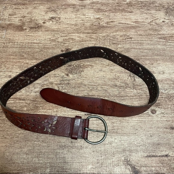 American Eagle Genuine  Leather Belt Perforated Size Small - Picture 1 of 3